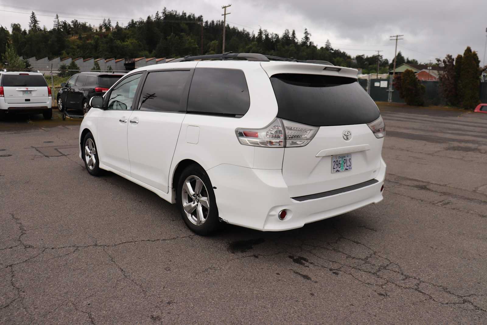 Used 2014 Toyota Sienna SE FWD image 7