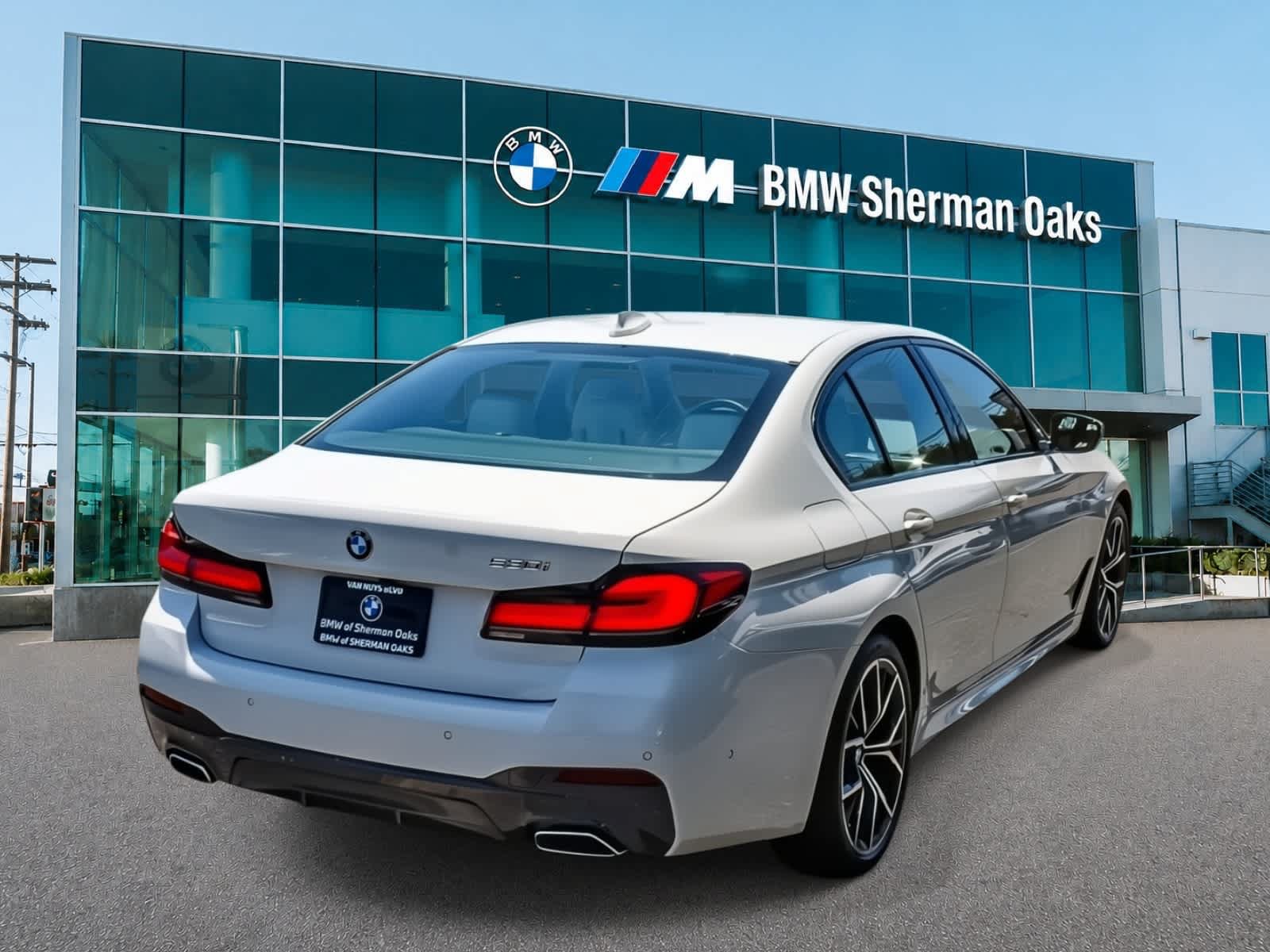 Certified 2023 BMW 530i w/ M Sport Package RWD image 4