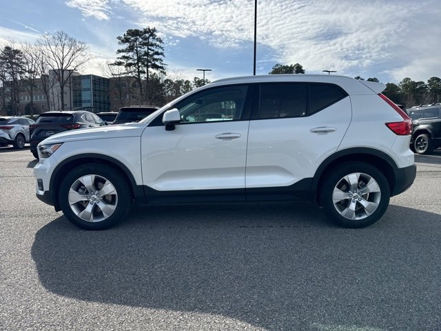 Used 2021 Volvo XC40 T5 Momentum w/ Premium Package image 5