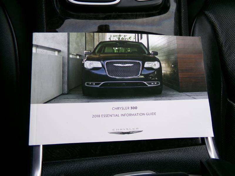 Used 2018 Chrysler 300 Limited image 28
