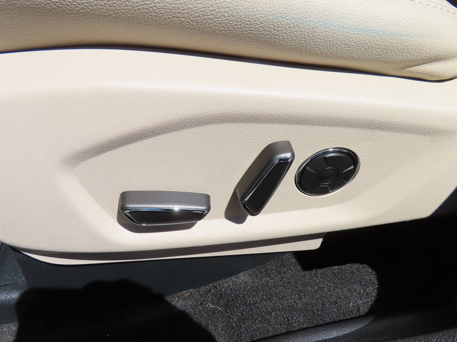 Used 2018 Ford Explorer Limited w/ Equipment Group 301A image 28