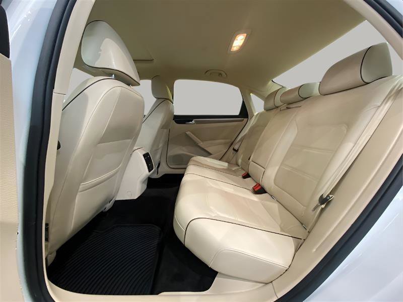 Used 2018 Volkswagen Passat 2.0T SE image 13