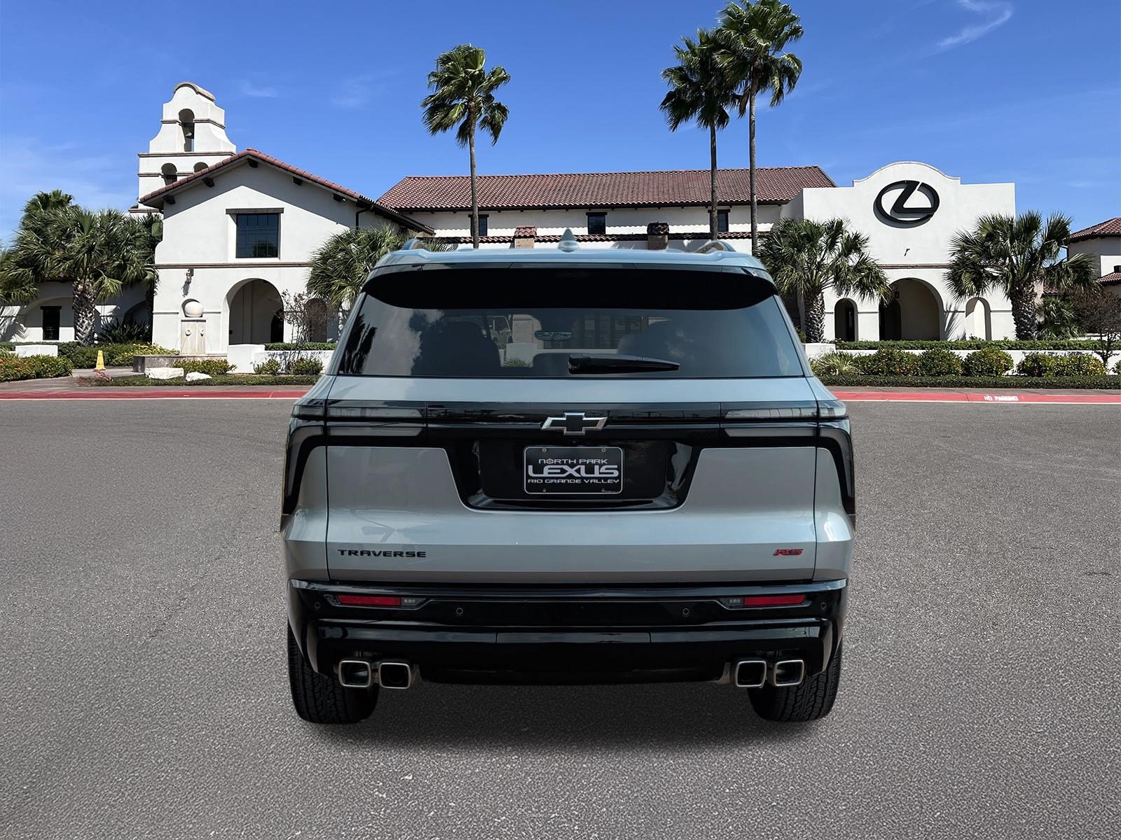 Used 2025 Chevrolet Traverse RS FWD image 3