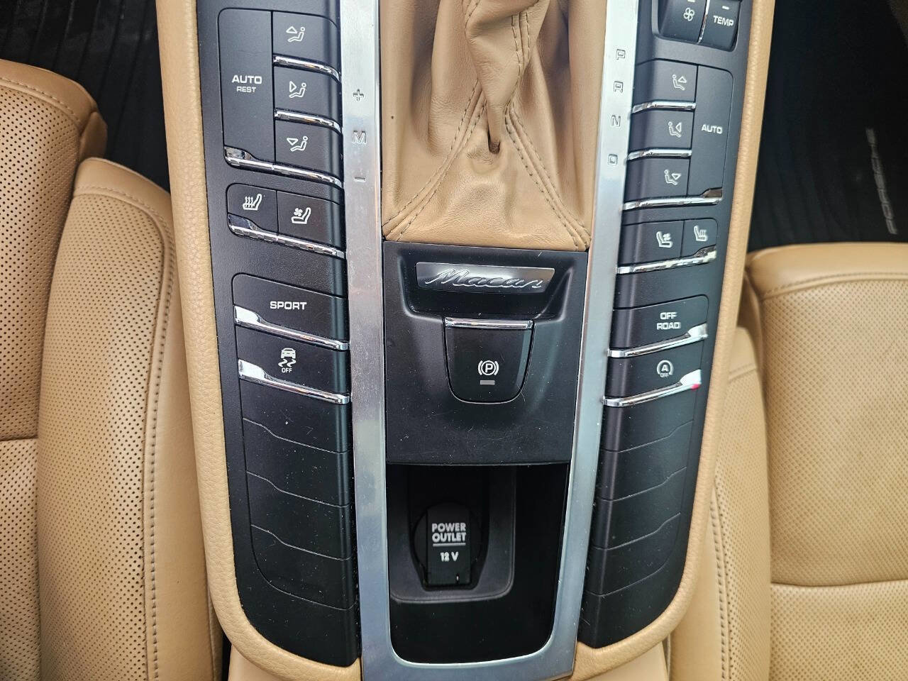 Used 2015 Porsche Macan S image 21