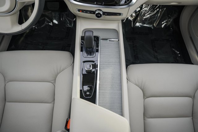 New 2026 Volvo V60 B5 Cross Country Plus w/ Protection Package Premier image 24