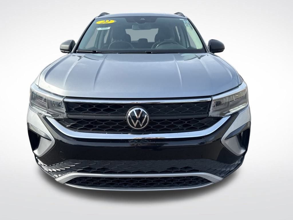 Used 2022 Volkswagen Taos S image 2