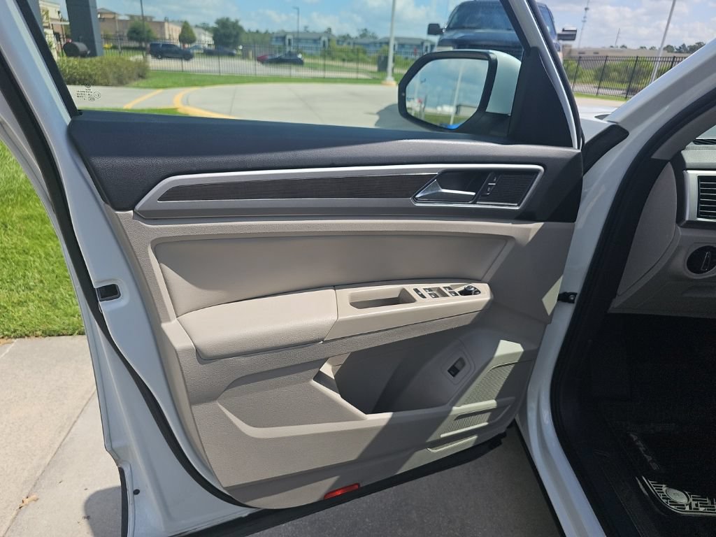 Used 2018 Volkswagen Atlas SEL FWD image 11