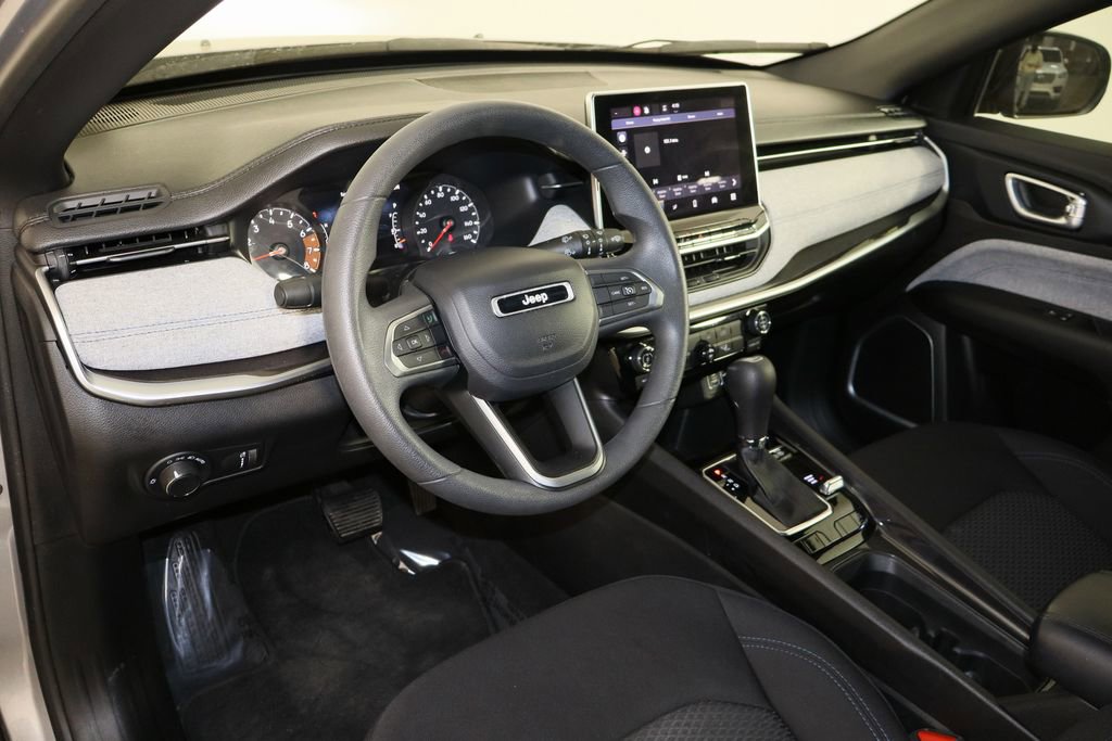Used 2023 Jeep Compass Sport image 45