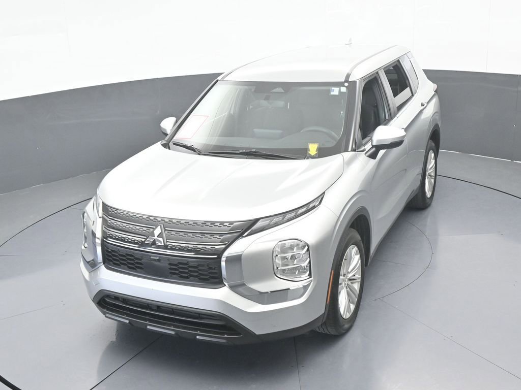 Used 2024 Mitsubishi Outlander ES image 10