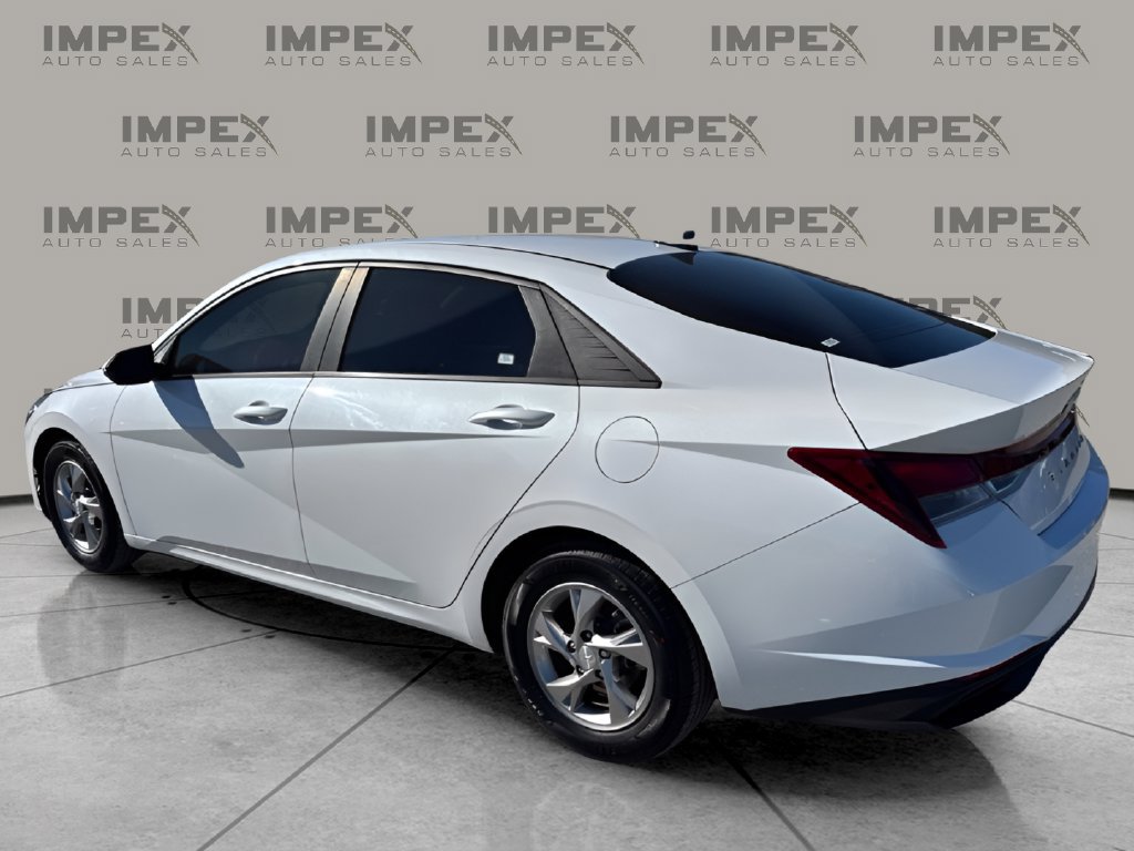 Used 2021 Hyundai Elantra SE FWD image 3
