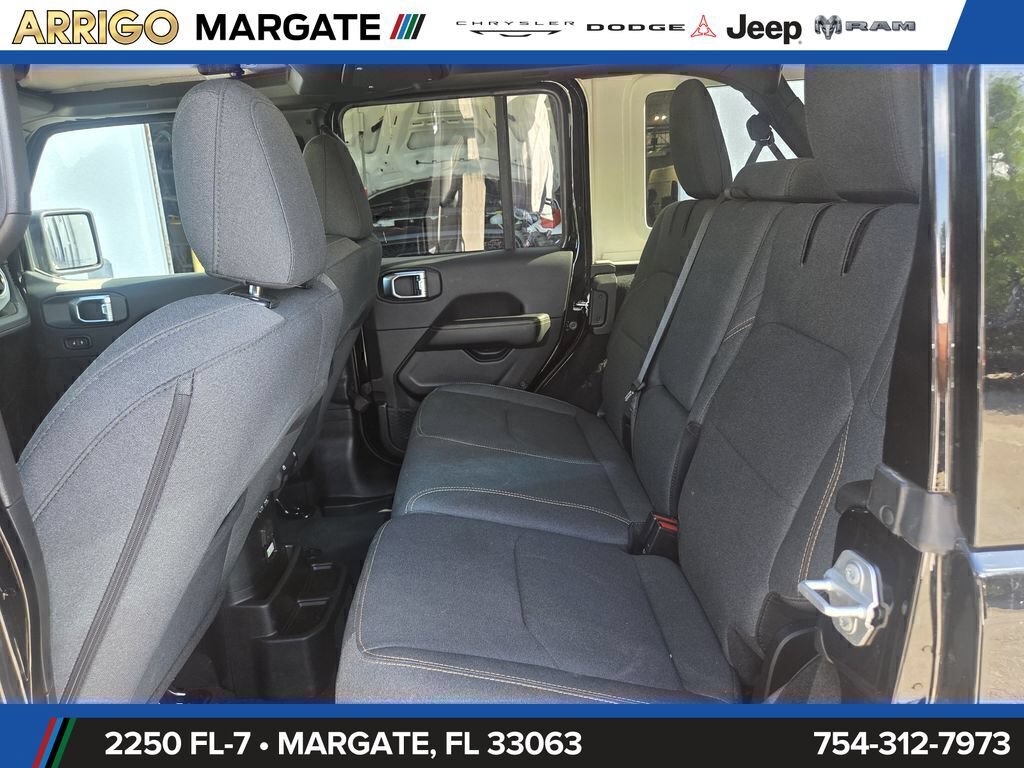 Used 2025 Jeep Wrangler Unlimited Sahara w/ Safety Group AWD/4WD image 14
