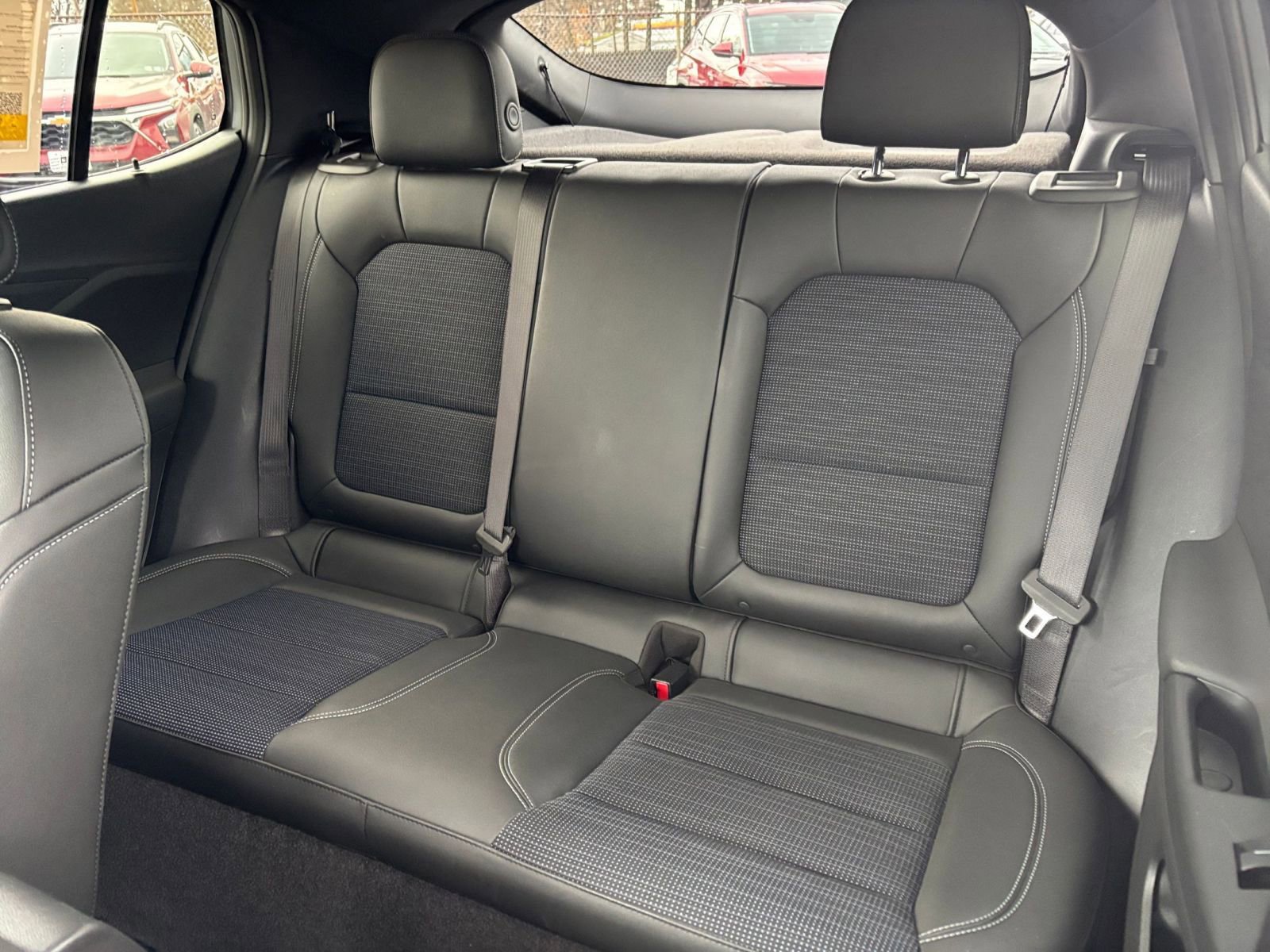 Used 2025 Buick Envista Preferred image 38