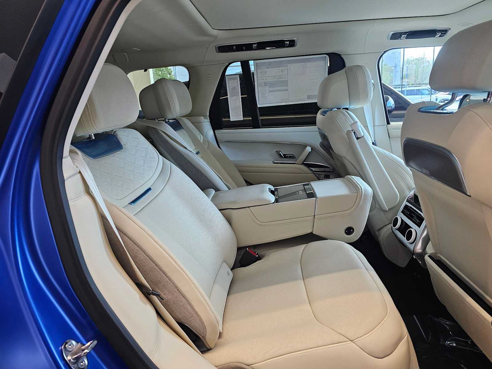 New 2026 Land Rover Range Rover SV AWD/4WD image 12
