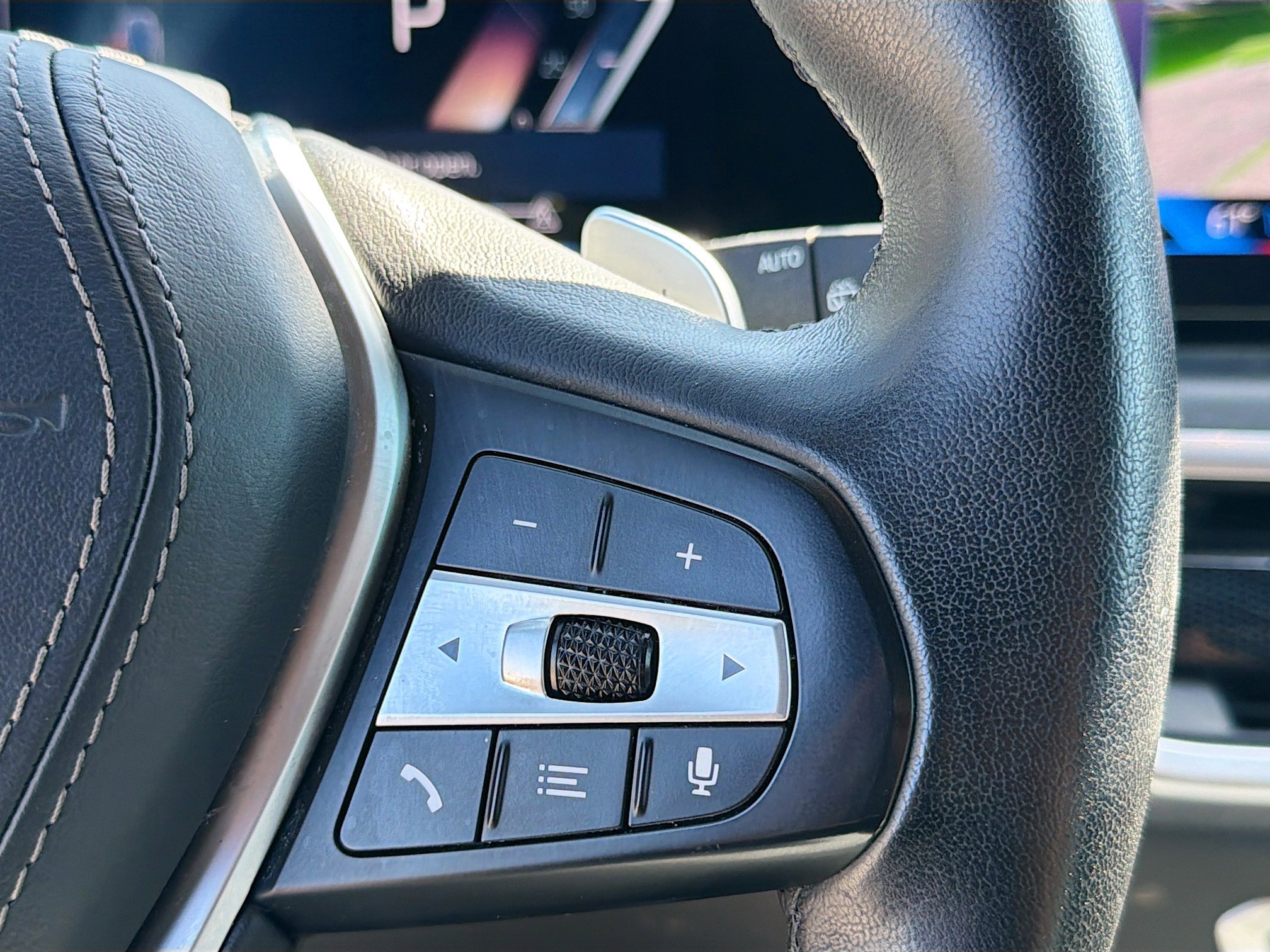 Used 2024 BMW X5 sDrive40i w/ Premium Package image 37