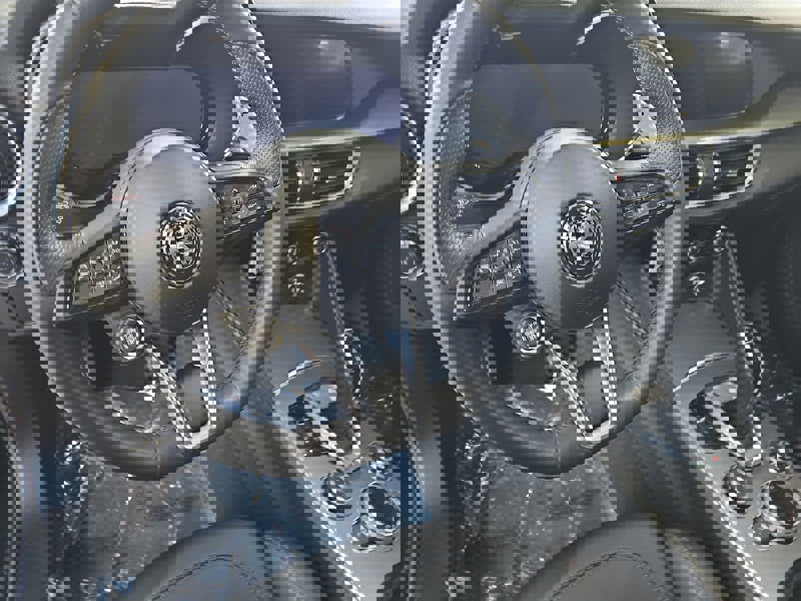 Used 2024 Alfa Romeo Stelvio Veloce image 17