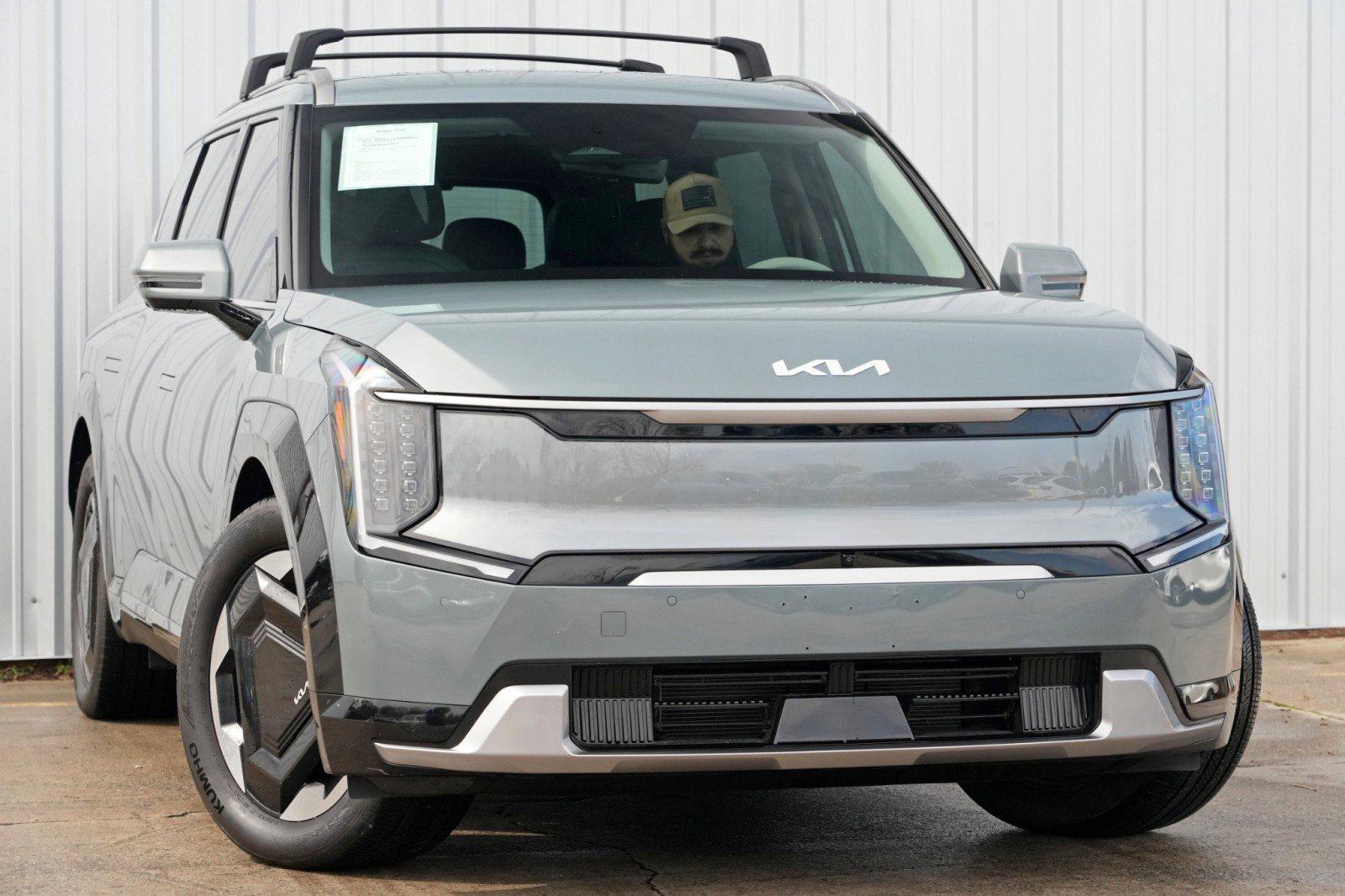 Used 2024 Kia EV9 Land image 4
