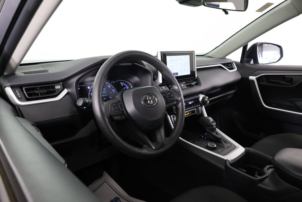 Used 2023 Toyota RAV4 LE image 10