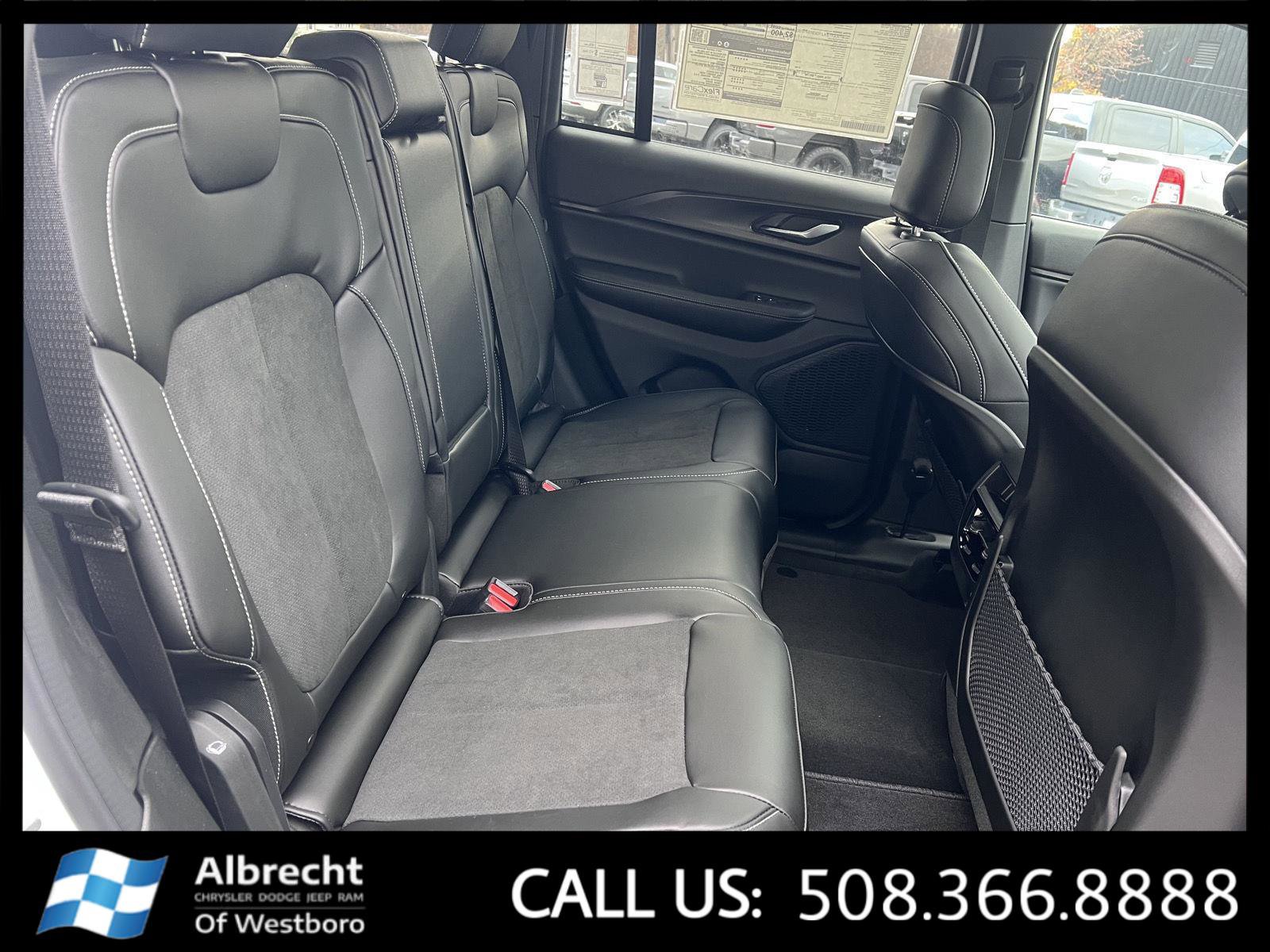 New 2025 Jeep Grand Cherokee Altitude image 14