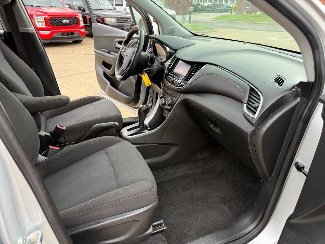 Used 2022 Chevrolet Trax LS w/ Tint and Cruise Package FWD image 7