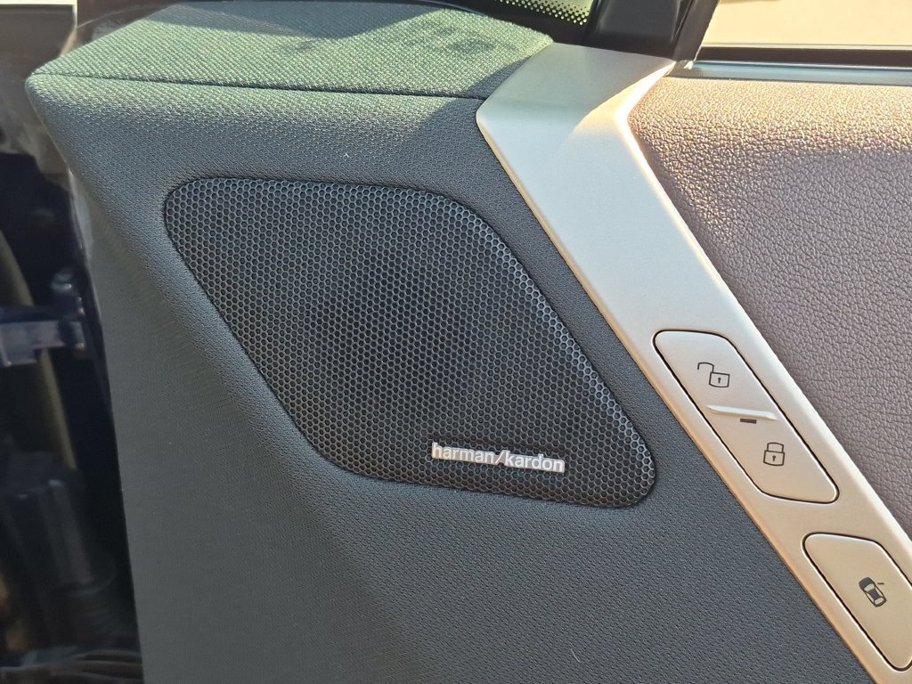 Used 2024 BMW iX xDrive50 w/ Sport Package AWD/4WD image 15