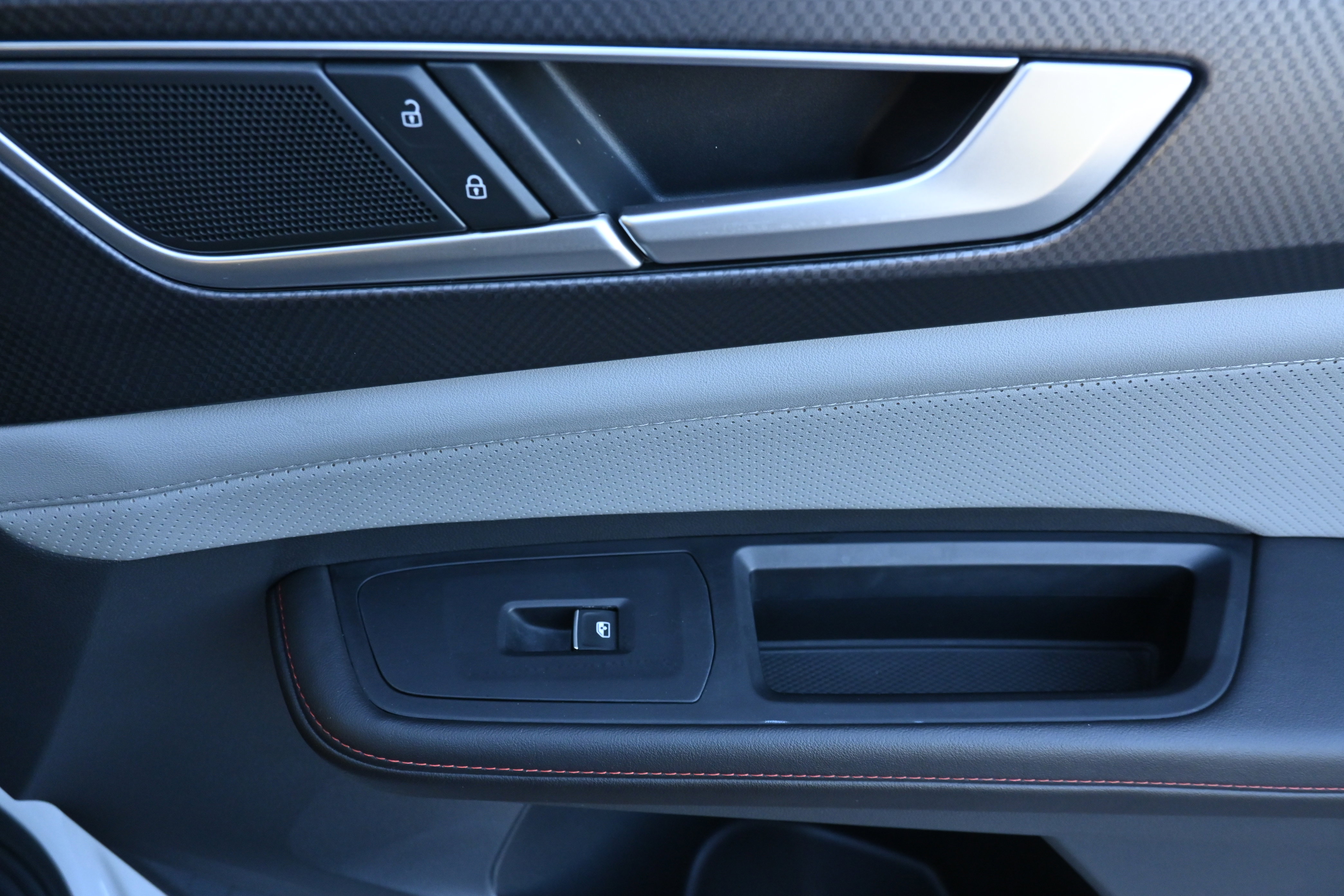 Used 2025 Volkswagen Atlas Peak Edition SE image 23