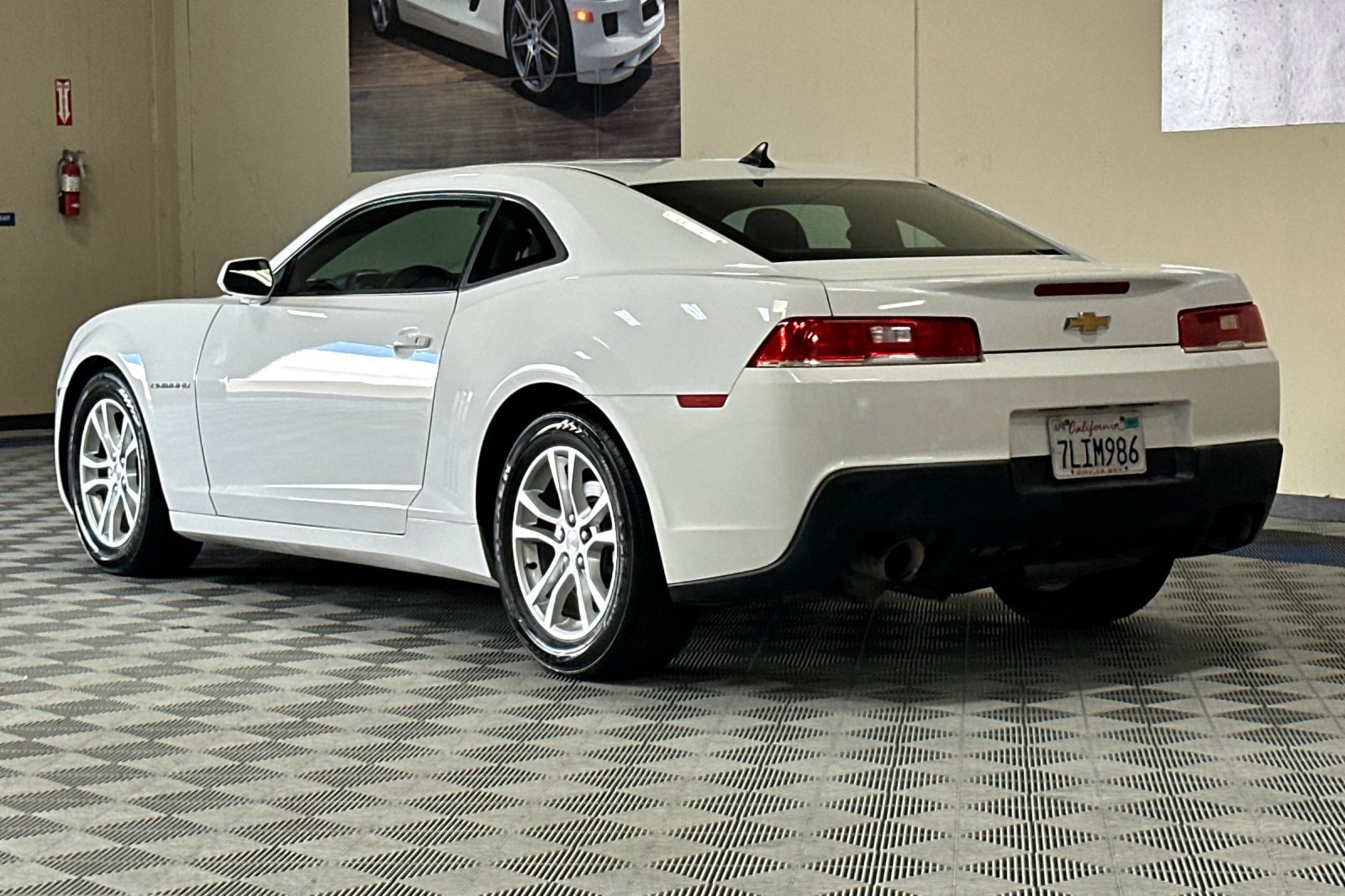 Used 2015 Chevrolet Camaro LS RWD image 6