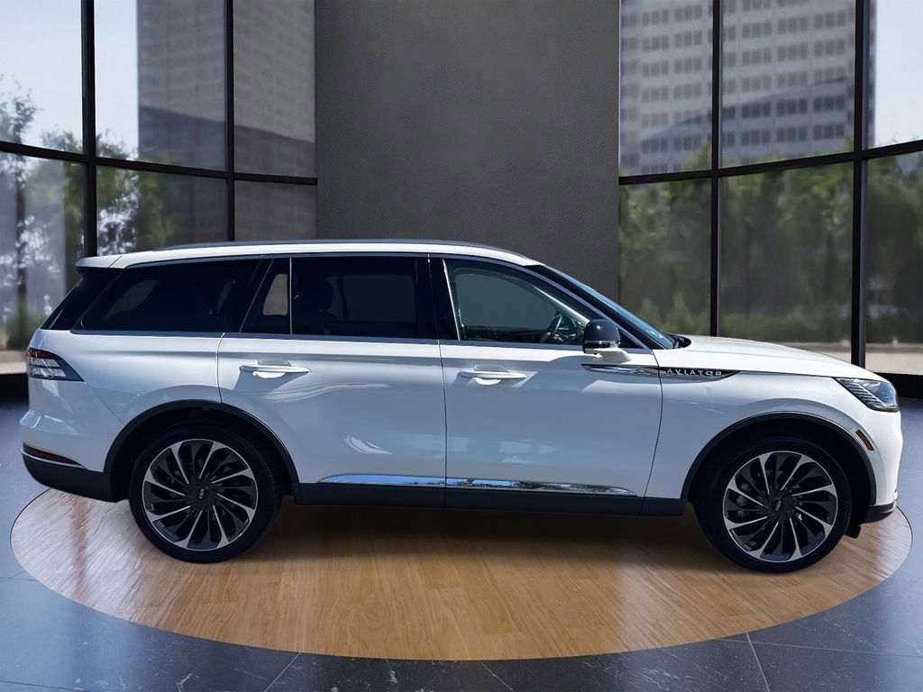 Used 2025 Lincoln Aviator Reserve image 2