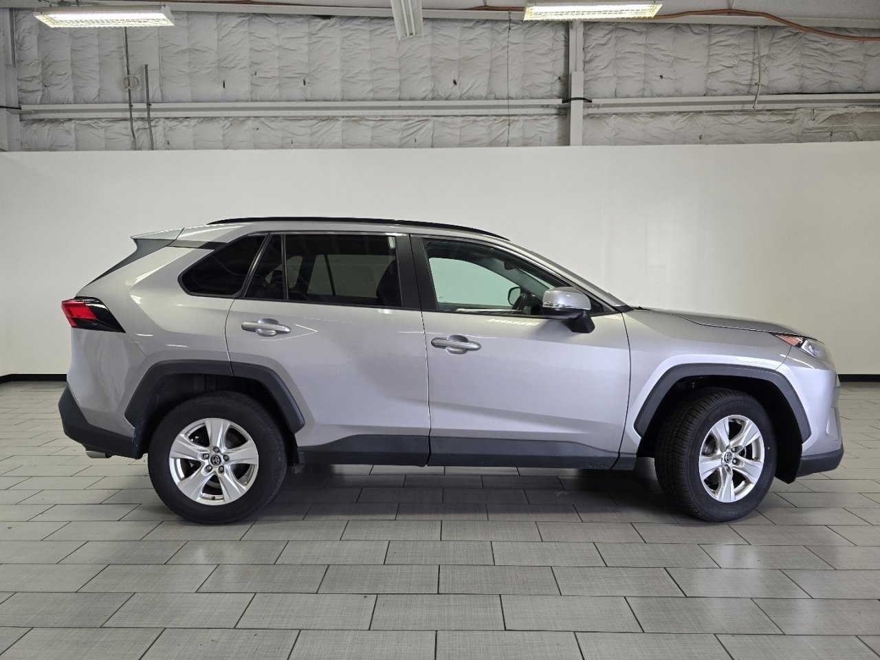 Certified 2021 Toyota RAV4 XLE w/ Carpet Mat Package (TMS) AWD/4WD image 15