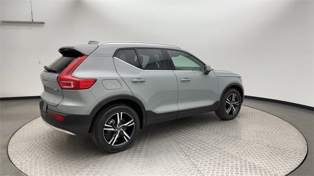 Certified 2025 Volvo XC40 B5 Core image 2