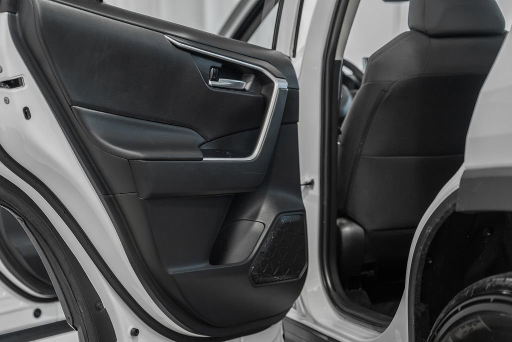 Used 2025 Toyota RAV4 XLE image 32