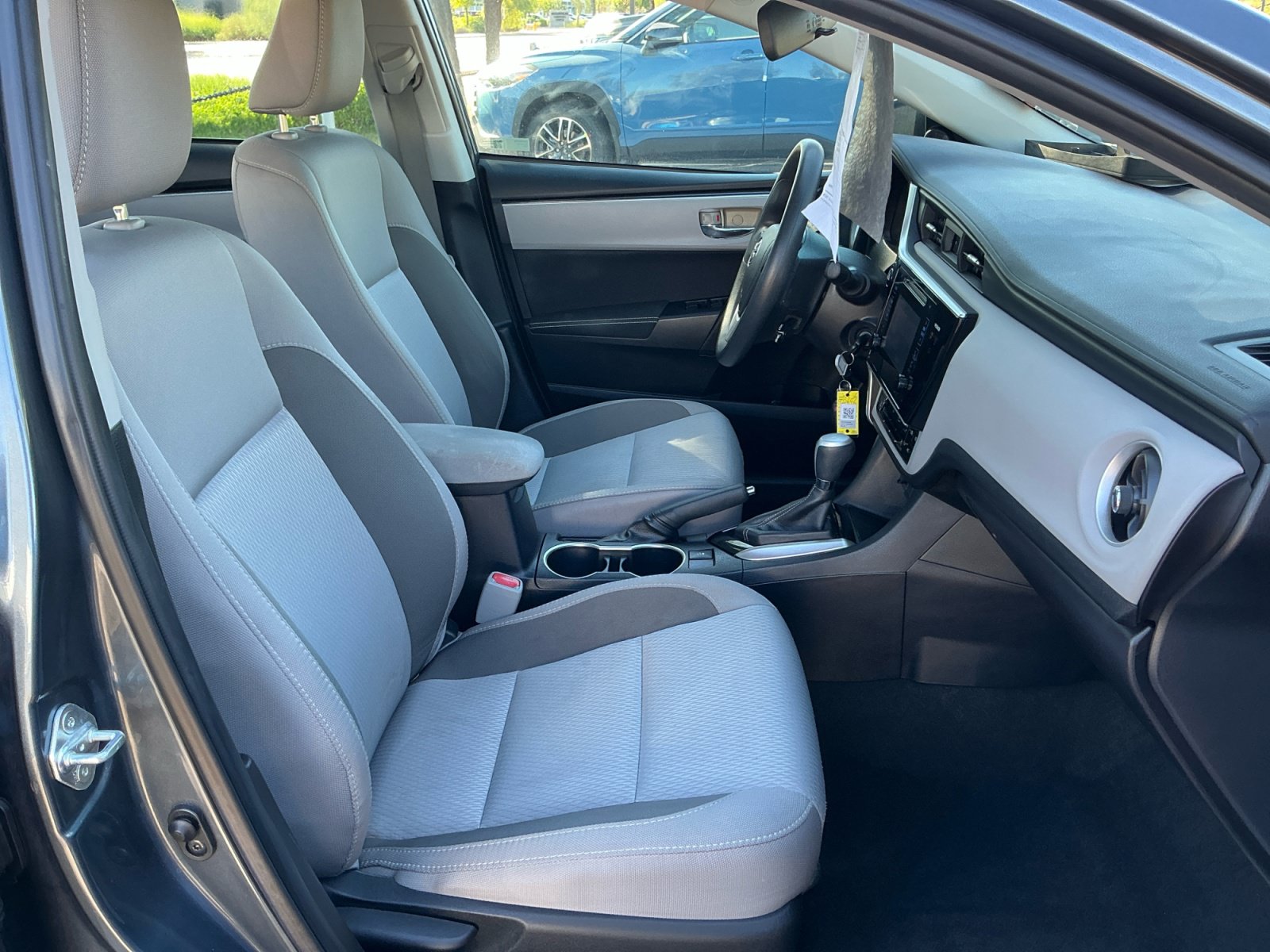 Used 2017 Toyota Corolla LE w/ Carpet Mat Package (TMS) FWD image 19
