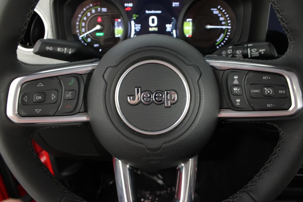 Used 2025 Jeep Wrangler Unlimited Sahara AWD/4WD image 12