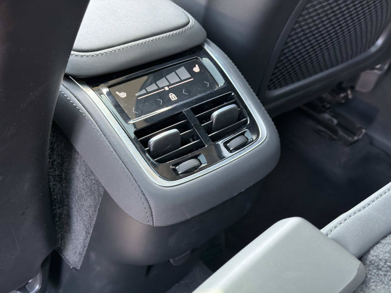 Certified 2026 Volvo XC90 B6 Plus AWD/4WD image 22