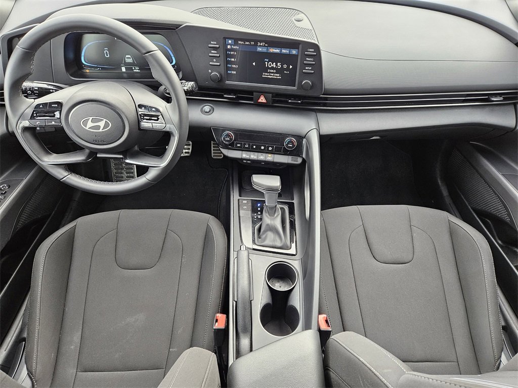 Certified 2025 Hyundai Elantra Sport image 19