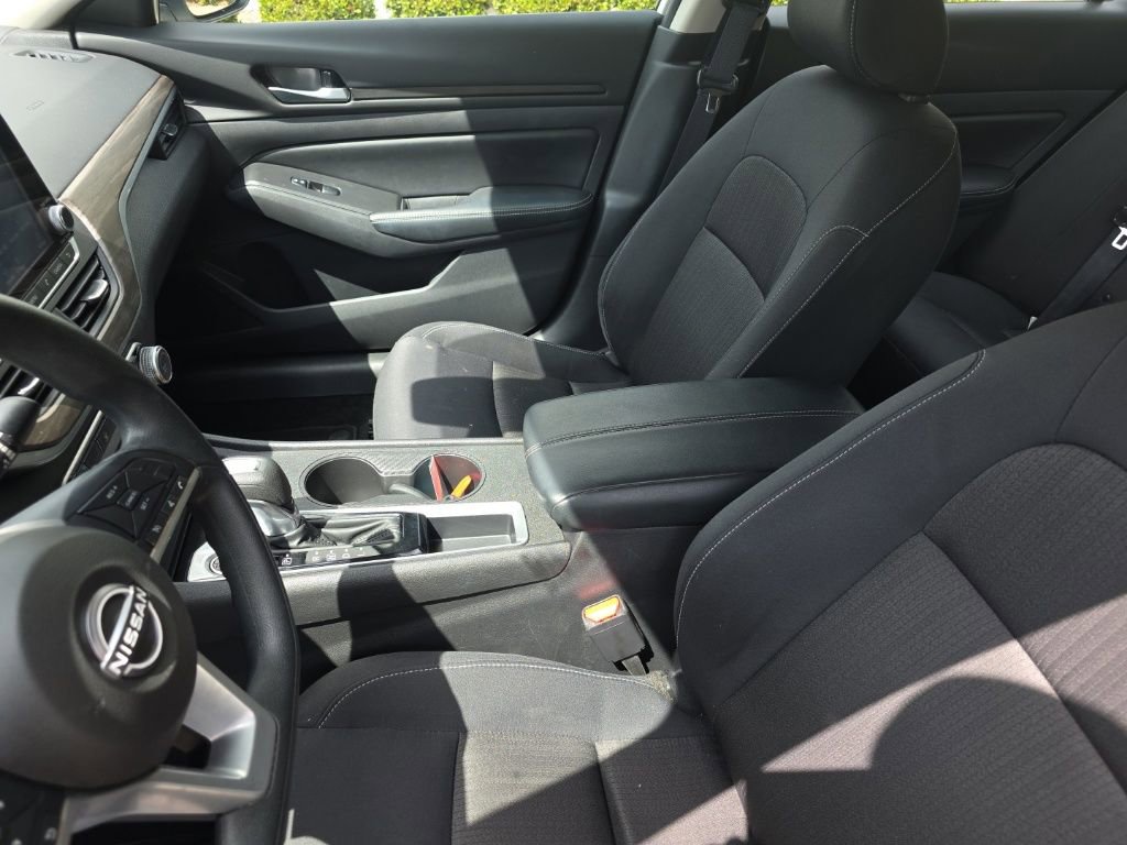 Used 2025 Nissan Altima 2.5 SV image 14