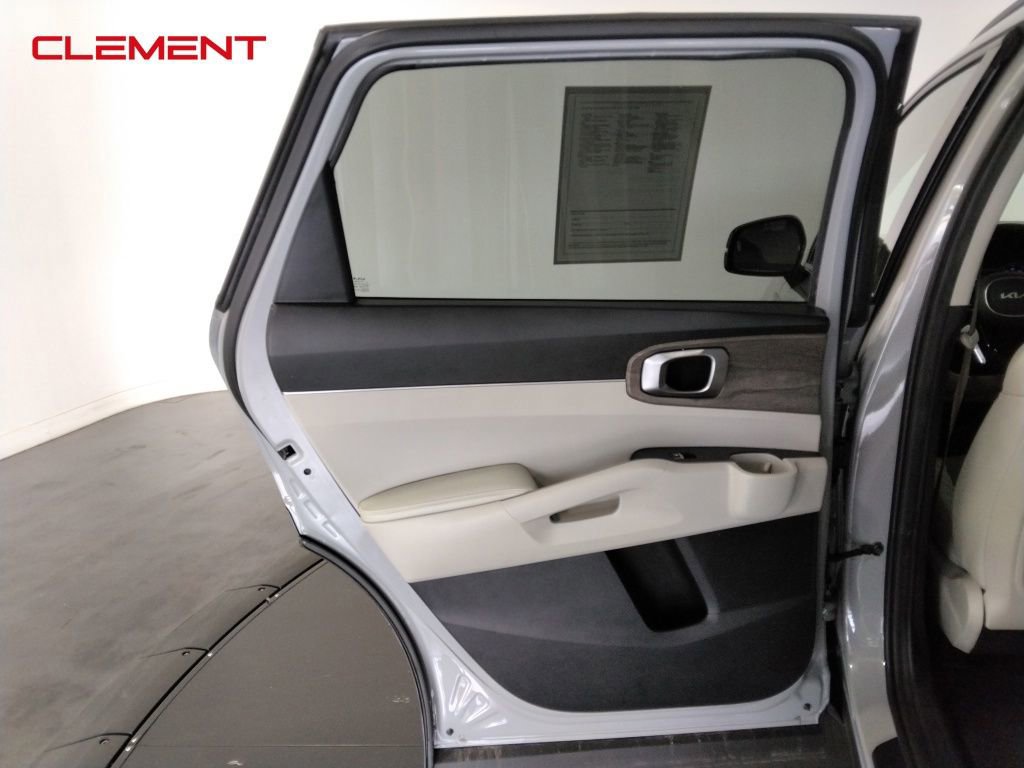 Used 2022 Kia Sorento EX image 28