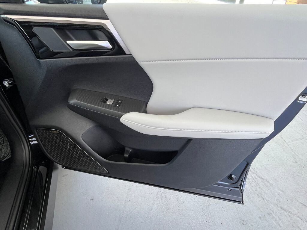 New 2025 Mitsubishi Outlander SE image 29