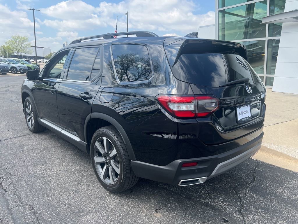 Used 2024 Honda Pilot Touring image 4