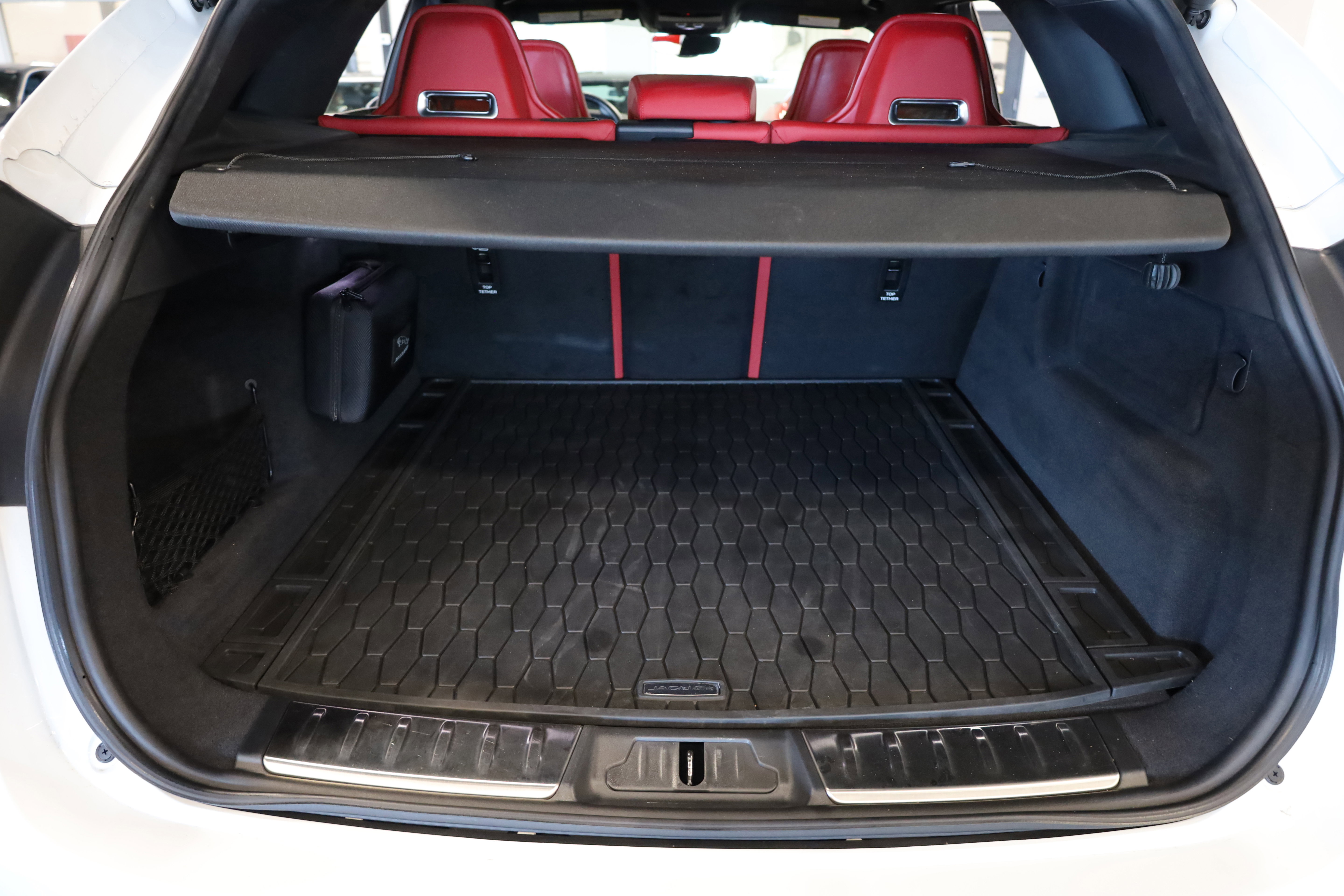 Used 2023 Jaguar F-PACE SVR image 7