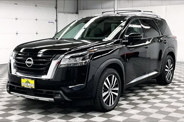 Used 2023 Nissan Pathfinder Platinum w/ Cargo Package AWD/4WD image 12