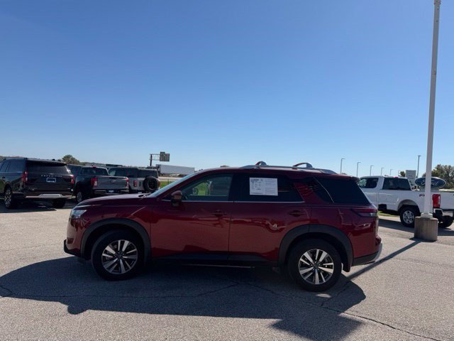 Used 2024 Nissan Pathfinder SL AWD/4WD image 6