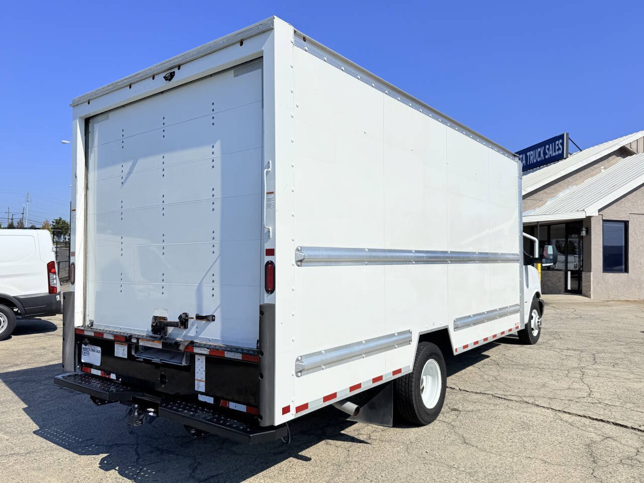 Used 2021 GMC Savana 3500 Extended RWD image 3