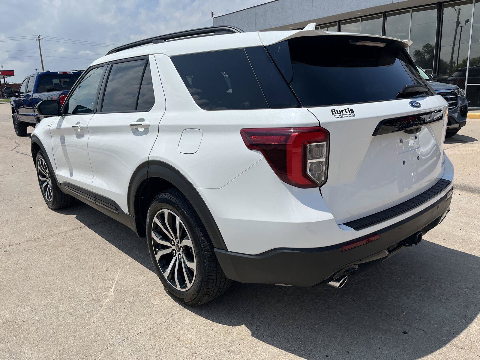 Used 2023 Ford Explorer ST-Line w/ Class IV Trailer Tow Package AWD/4WD image 10