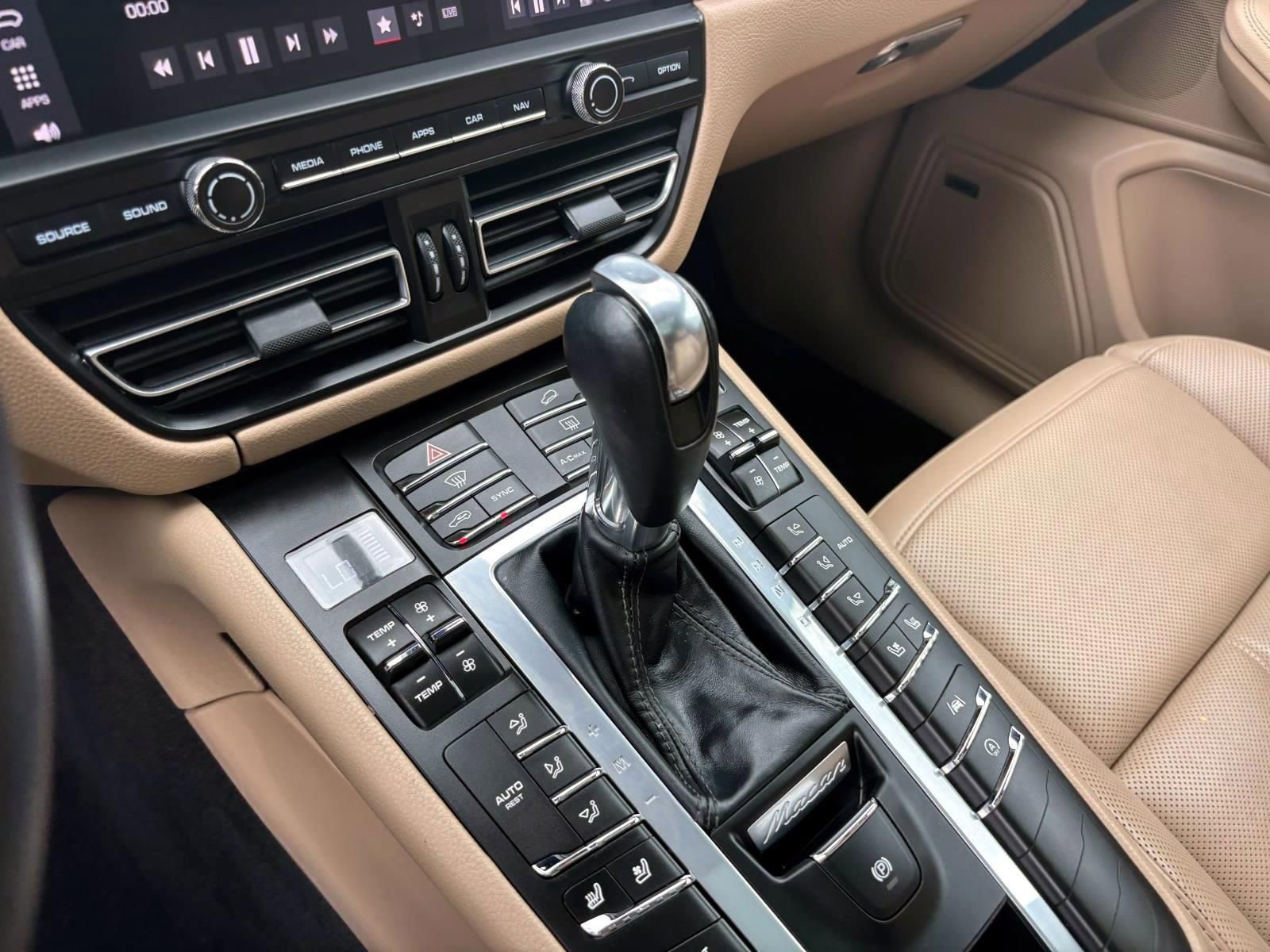 Used 2020 Porsche Macan AWD/4WD image 34