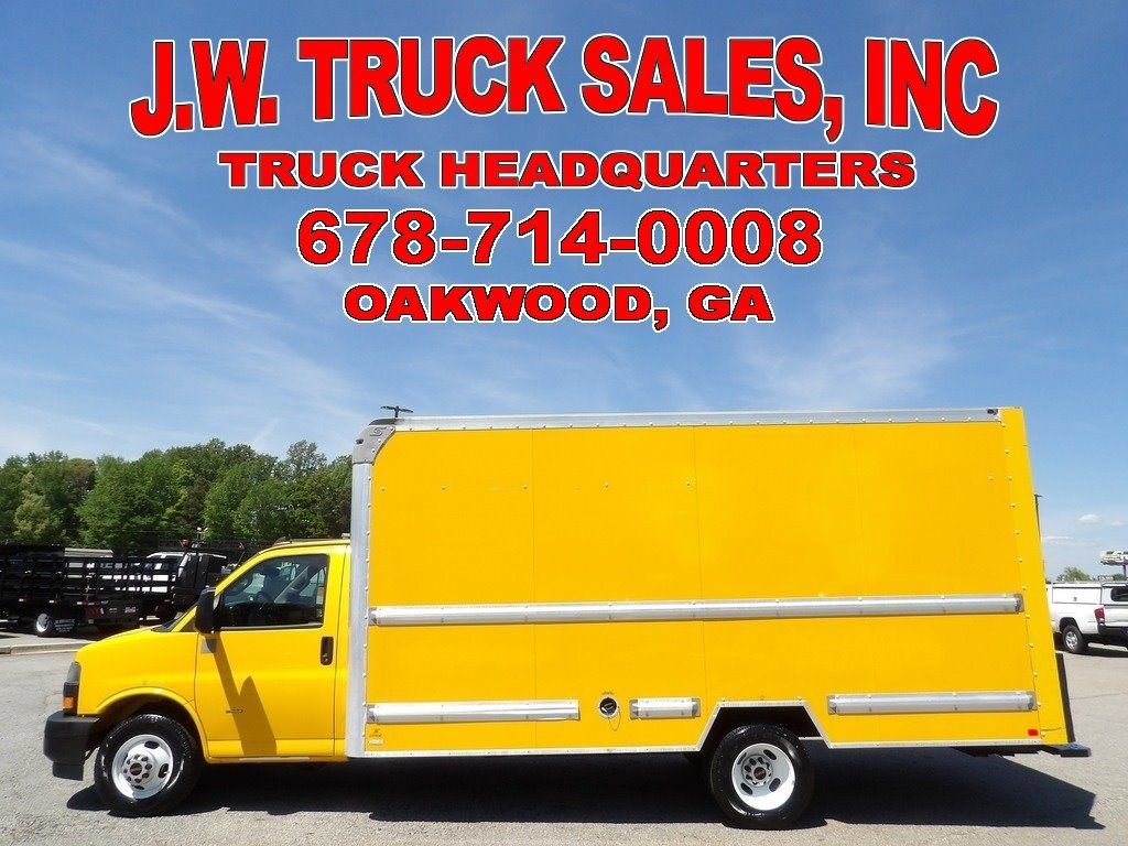 Used 2021 GMC Savana 3500 Extended w/ Power Convenience Package RWD image 2