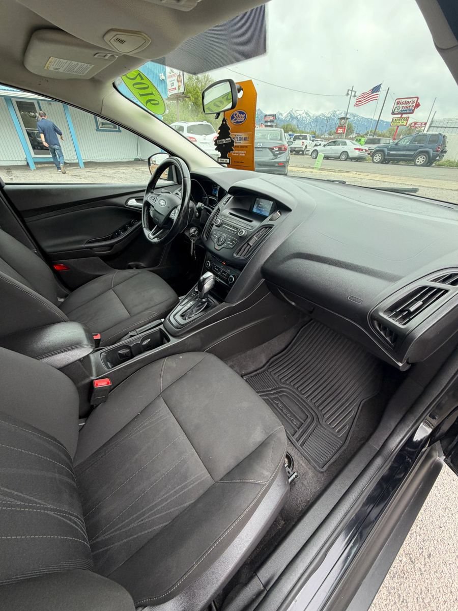 Used 2016 Ford Focus SE w/ SE Cold Weather Package FWD image 10