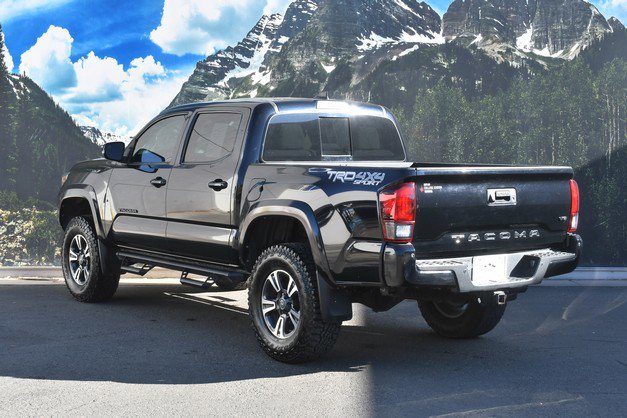 Used 2019 Toyota Tacoma TRD Sport image 9