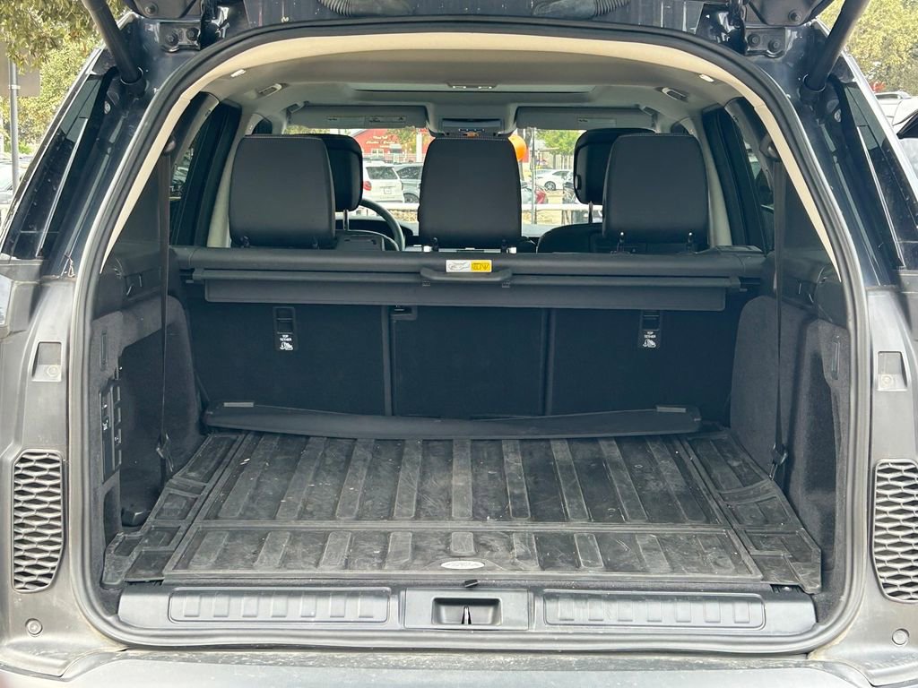 Used 2024 Land Rover Discovery S image 14