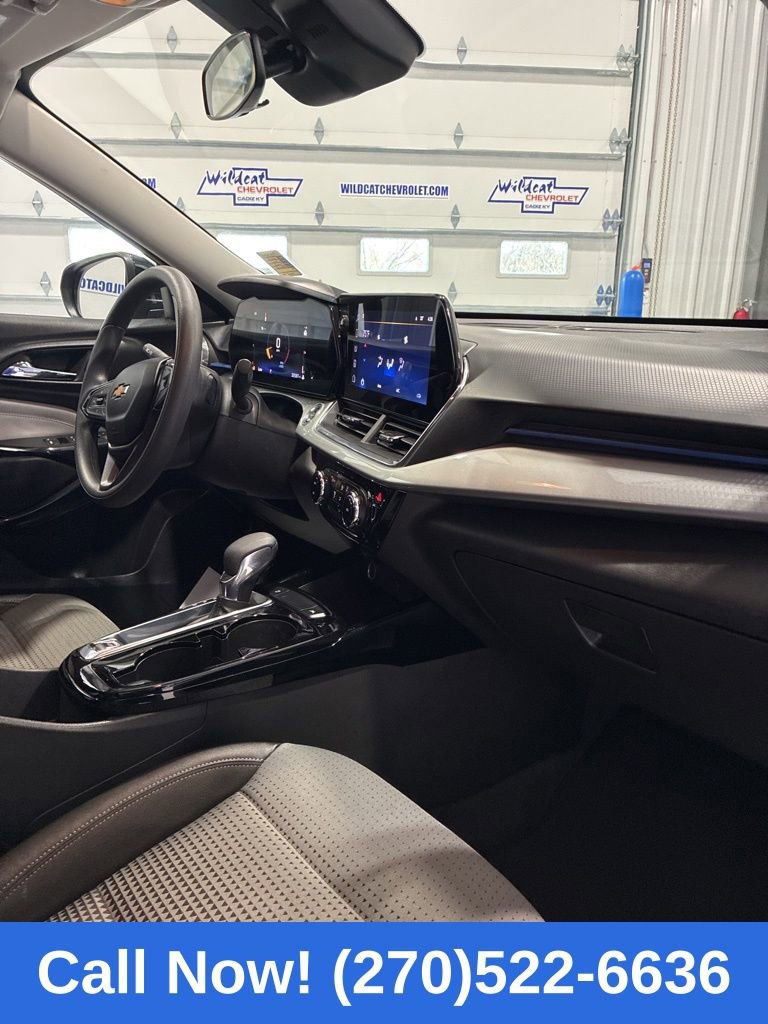 Used 2025 Chevrolet Trax LT image 40