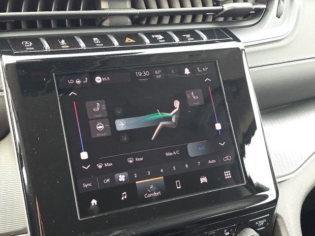 Used 2023 Jeep Grand Cherokee Laredo RWD image 29